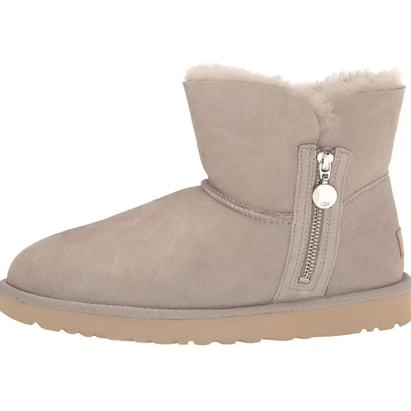 UGG BOOTS - Picture 2 of 6